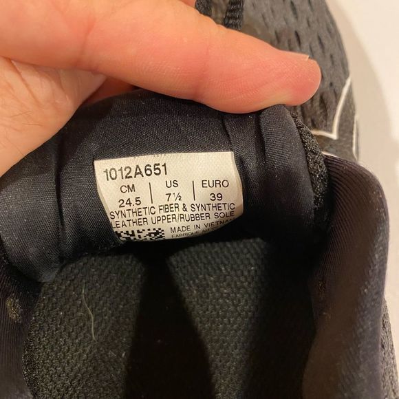 ASICS size 7 1/2 running sneakers - Picture 5 of 9